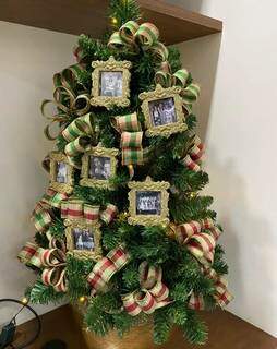 Árvore de Natal idealizada por Caroline emocionou Luciane e a família. (Foto: Arquivo Pessoal)