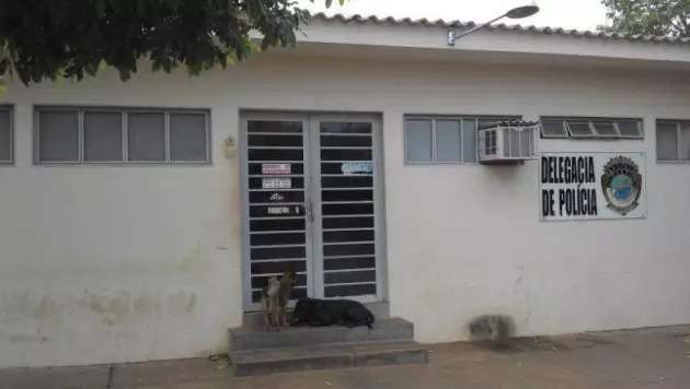 Mulher &eacute; amarrada pelas pernas e arrastada em estrada vicinal pelo marido