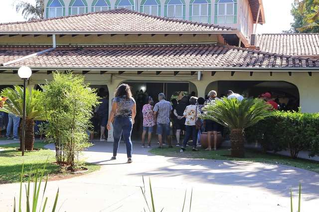 Jovem foi esfaqueado na frente da fam&iacute;lia, no dia do anivers&aacute;rio do irm&atilde;o