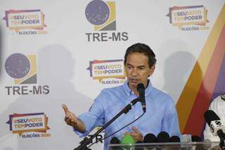 Prefeito Marquinhos Trad (PSD) durante discurso no TRE-MS (Foto: Henrique Kawaminami)