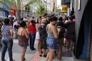 Leitores se dividem na prefer&ecirc;ncia para comprar na Black Friday ou Natal