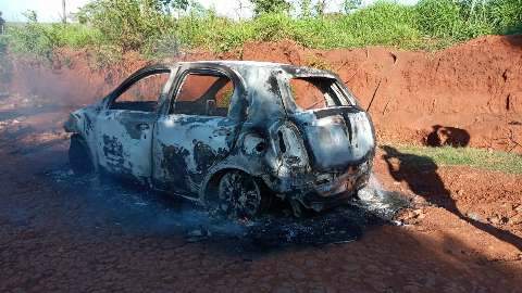 Dois carros são encontrados em chamas na fronteira onde violência só aumenta