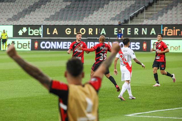 Em casa, Athletico-PR leva empate do River Plate no fim pela Libertadores