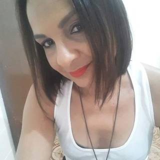 Clarice Silvestre de Azevedo tem 44 anos, é massagista e confessou morte de chargista (Foto: Reprodução/Facebook)
