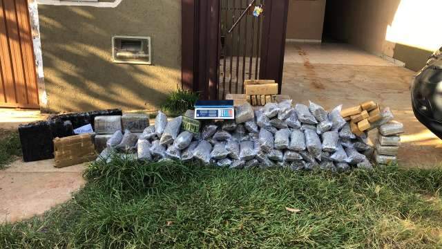 Opera&ccedil;&atilde;o no Los Angeles prendeu 5 e encontrou 106 kg de maconha e skank