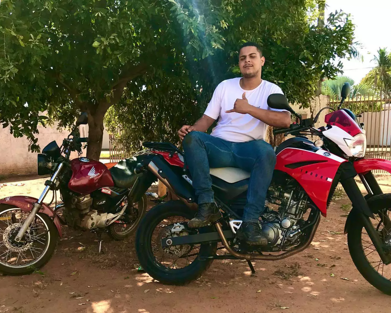 Gabriel empina a moto, faz acrobacia e posta pra todo mundo ver -  Comportamento - Campo Grande News
