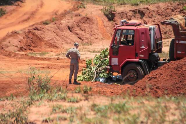 Caminhão sem freio passa por cima e mata trabalhador em obra de estrada