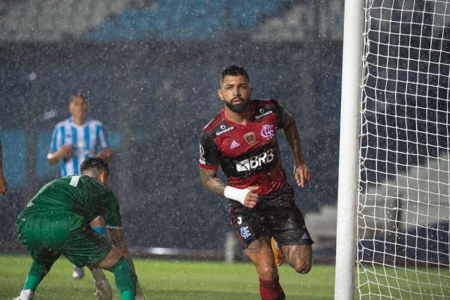 Com um a menos, Flamengo empata com o Racing na Argentina pela Libertadores