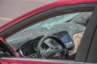 Travestis destruíram carro de motorista de aplicativo. (Foto: Marcos Maluf)