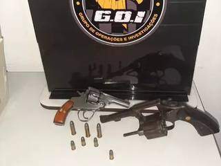 Dois são presos vendendo armas e munições no meio da rua Dois são presos vendendo armas e munições no meio da rua