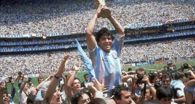 &quot;Deus&quot; dos argentinos, Diego Maradona morre aos 60 anos