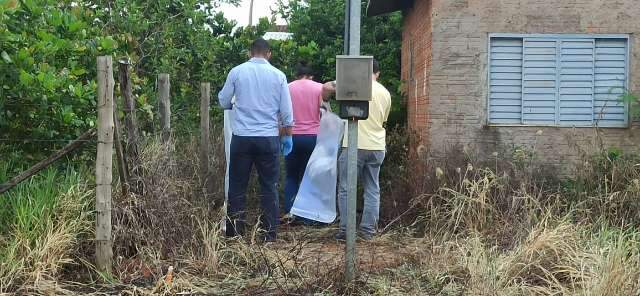 Assassina disse &agrave; pol&iacute;cia que manchas encontradas em colchonete eram de cachorro