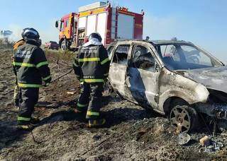 Carcaça do veículo e droga foram encaminhados para delegacia (Foto: Vilson Nascimento/A Gazeta News)