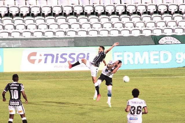 Em jogo fraco, Corinthians derrota o Coritiba e abre dist&acirc;ncia do rebaixamento