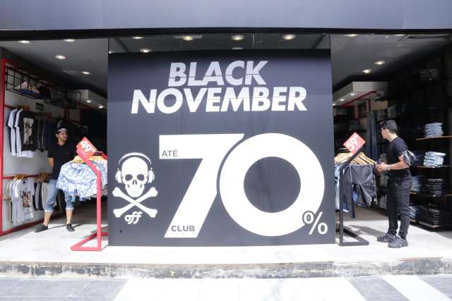 Black Friday come&ccedil;a &agrave;s 7h, mas toque de recolher pro&iacute;be fila na madrugada