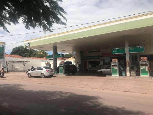 &Uacute;nico fornecedor de combust&iacute;vel para prefeitura, posto &eacute; alvo da PF