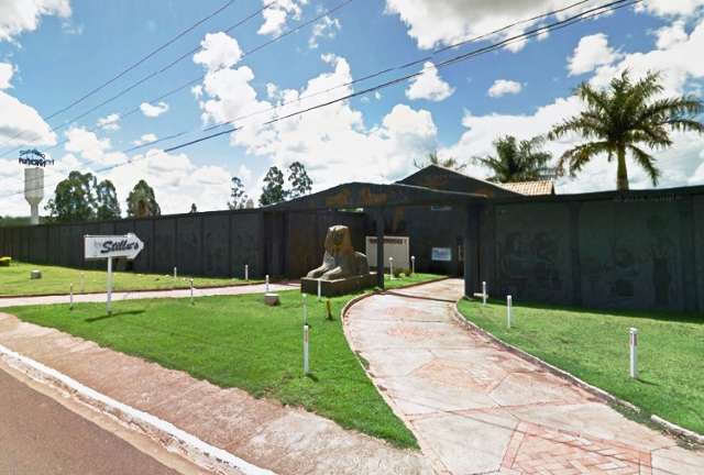 Empres&aacute;rio e cafetina s&atilde;o presos com duas adolescentes em motel