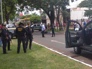 Um dos suspeitos foi morto a tiros, enquanto o outro fugiu para o Paraguai mesmo baleado (Foto: Ponta Porã News)
