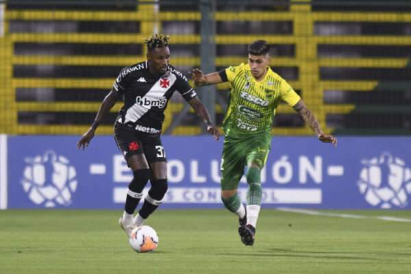 Vasco supera baixas e segura empate com Defensa y Justicia-ARG na Sul-Americana