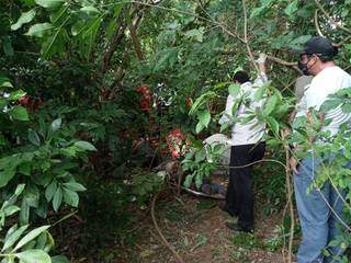 Parícia paraguai em local onde corpos foram encontrados.(Foto: Marciano Candia/Última Hora)