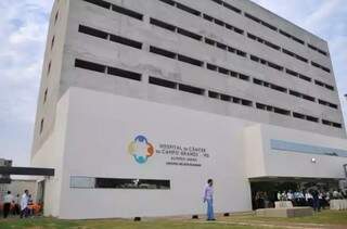 Hospital de Câncer Alfreldo Abhrão é referência no tratamento da doença em MS (Foto: Arquivo)