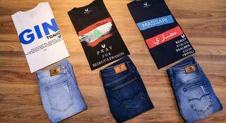 Camisas estampadas saem a R$ 99,00 e os jeans estão com 30% de desconto (Foto: Kísie Ainoã)