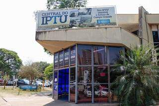 Fachada da Central do IPTU, onde contribuintes podem realizar o pagamento do tribuno (Foto: Henrique Kawaminami/Arquivo)