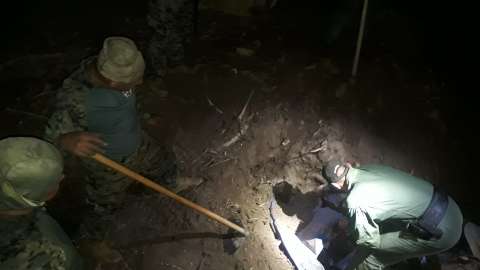 Enterrada em fazenda, pol&iacute;cia encontra droga avaliada em mais de R$ 2 milh&otilde;es