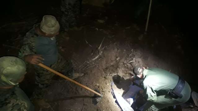 Enterrada em fazenda, pol&iacute;cia encontra droga avaliada em mais de R$ 2 milh&otilde;es