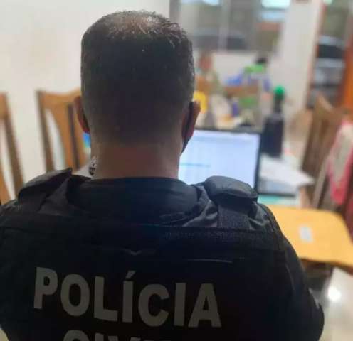 Empres&aacute;rio viciado em pornografia infantil &eacute; libertado