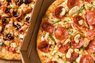 Molho, queijo e orégano não vai faltar numa fatia de pizza (Foto: Reprodução/Facebook)