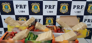 Cocaína estava escondida em caixas de chocolate (Foto: divulgação / PRF)