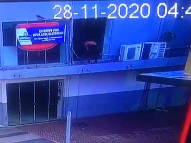 Figura conhecida no Centro, &quot;Miller&quot; &eacute; flagrado furtando canos de cobre de loja