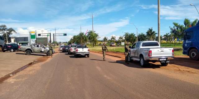 Bope monta barreira na divisa de MS com cidade &quot;palco&quot; de chacina