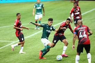 Lance durante partida entre Palmeiras e Athletico PR, válido pelo Campeonato Brasileiro Série A, realizado na cidade de São Paulo, SP, neste sábado, 28. (Foto: Estadão Conteúdo) 