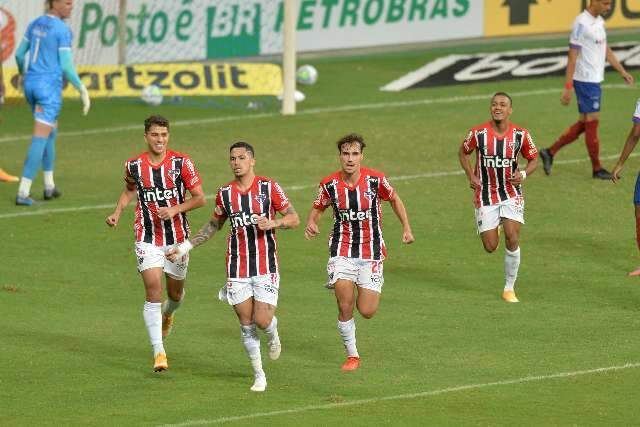 S&atilde;o Paulo acorda no 2&ordm; tempo, vence o Bahia e segue na cola do l&iacute;der Atl&eacute;tico-MG