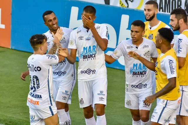  Cuca mexe e substitutos garantem vit&oacute;ria do Santos sobre o Sport na Vila Belmir