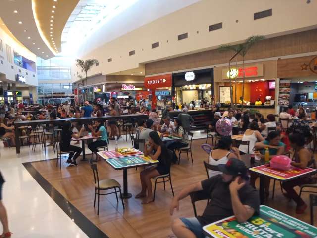 Sem &quot;trompa-trompa&quot;, p&oacute;s Black Friday em shopping tem movimento modesto