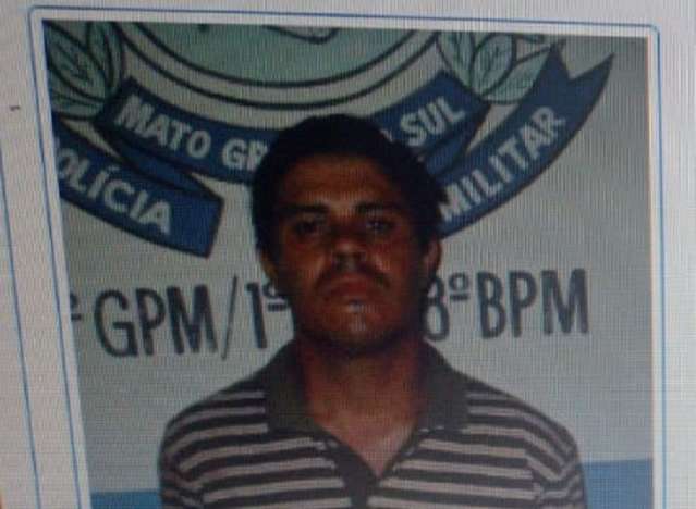 Preso aproveita brecha ao pintar muro de pres&iacute;dio e foge