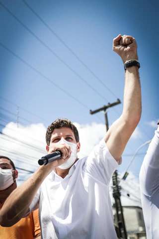 Com 96,09% das se&ccedil;&otilde;es, Jo&atilde;o Campos (PSB) &eacute; eleito com 56,21% dos votos