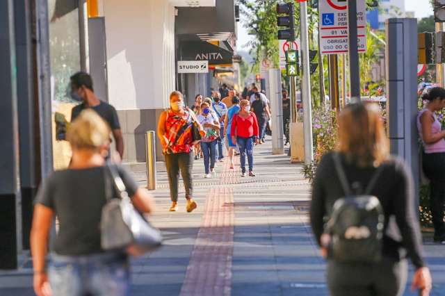 Com ritmo mais acelerado que na 1ª onda, Campo Grande deve decretar lockdown?