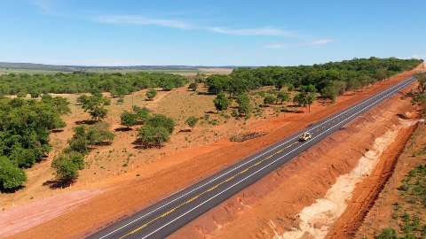 Ministério entrega mais 21 km de asfalto em rodovia na região do Pantanal