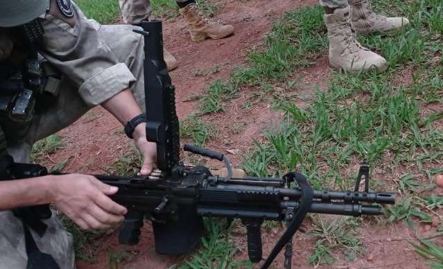 Bra&ccedil;o dilacerado por fuzil iniciou guerra do tr&aacute;fico