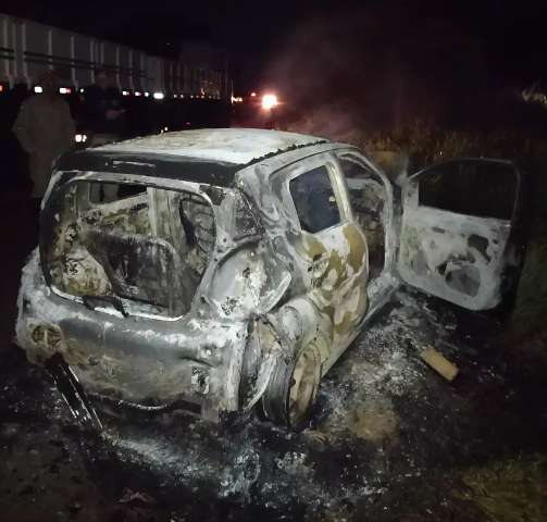 Ao desviar de &aacute;rvore, motorista bate em caminh&atilde;o e dois morrem na BR-158