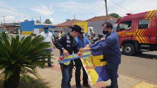 José recebendo homensagens das autoridades de Ribas. (Foto: Rodrigo Santos)
