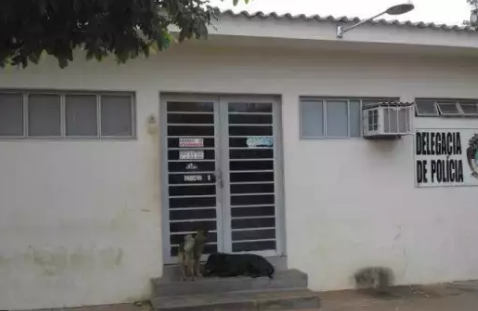 Homem arrasta ex-mulher pelo asfalto e sequestra filho do casal 