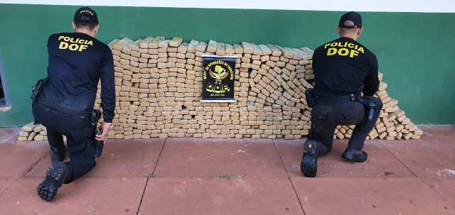 Em persegui&ccedil;&atilde;o, traficante abandona carro furtado com 720 quilos de maconha 
