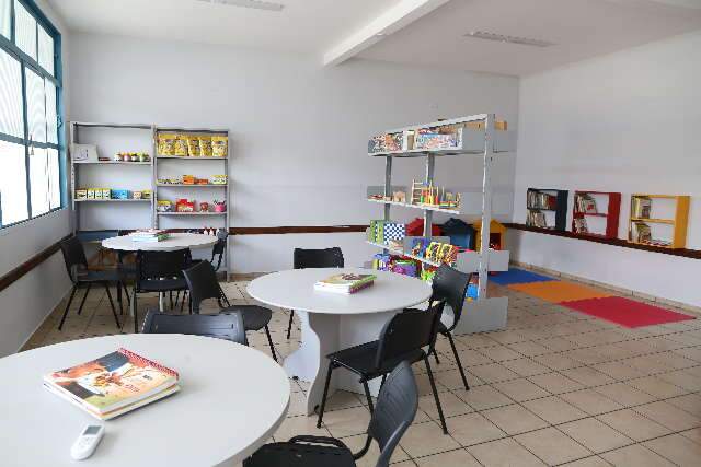 Col&eacute;gio d&aacute; exemplo e libera 22 pais de pagar mensalidade
