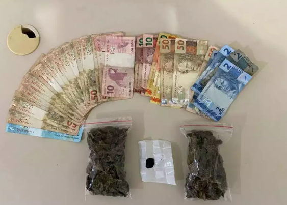 Justi&ccedil;a liberta m&eacute;dico pego com droga em BMW, com tornozeleira