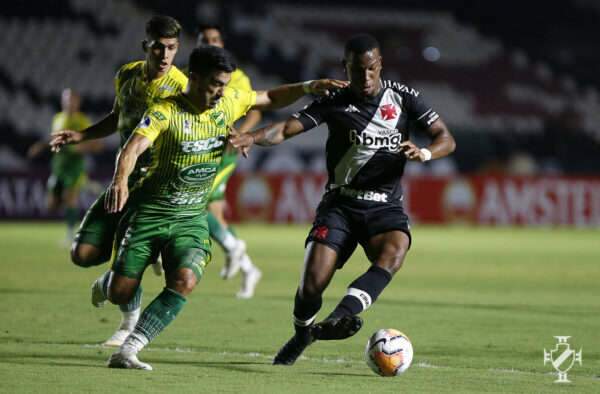 Vasco perde para o Defensa Y Justicia em casa e cai na Copa Sul-Americana